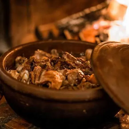 Teuta Palace Dom Faletici Hotel 3*