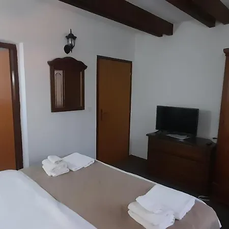 Teuta Palace Dom Faletici