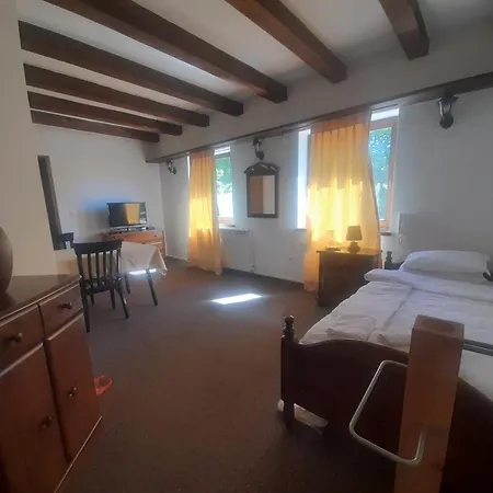 Teuta Palace Dom Faletici Hotel 3*