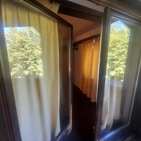 Teuta Palace Dom Faletici 3*